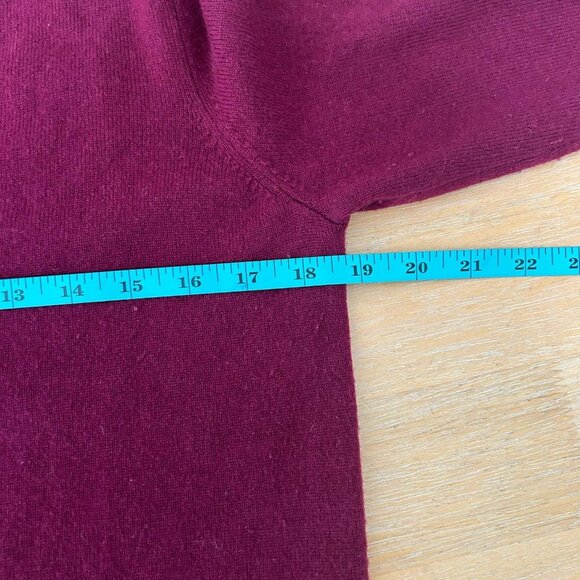 Uniqlo Cashmerw Sweater Mens M Burgundy V Neck Knit Pullover Classic Preppy - Picture 5 of 6